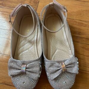 Like new Tahari girls dress shoes size 2